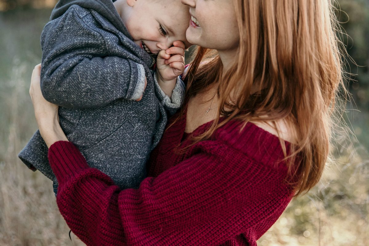How to Prep your Kids for Family Pictures - SlayAtHomeMother.com