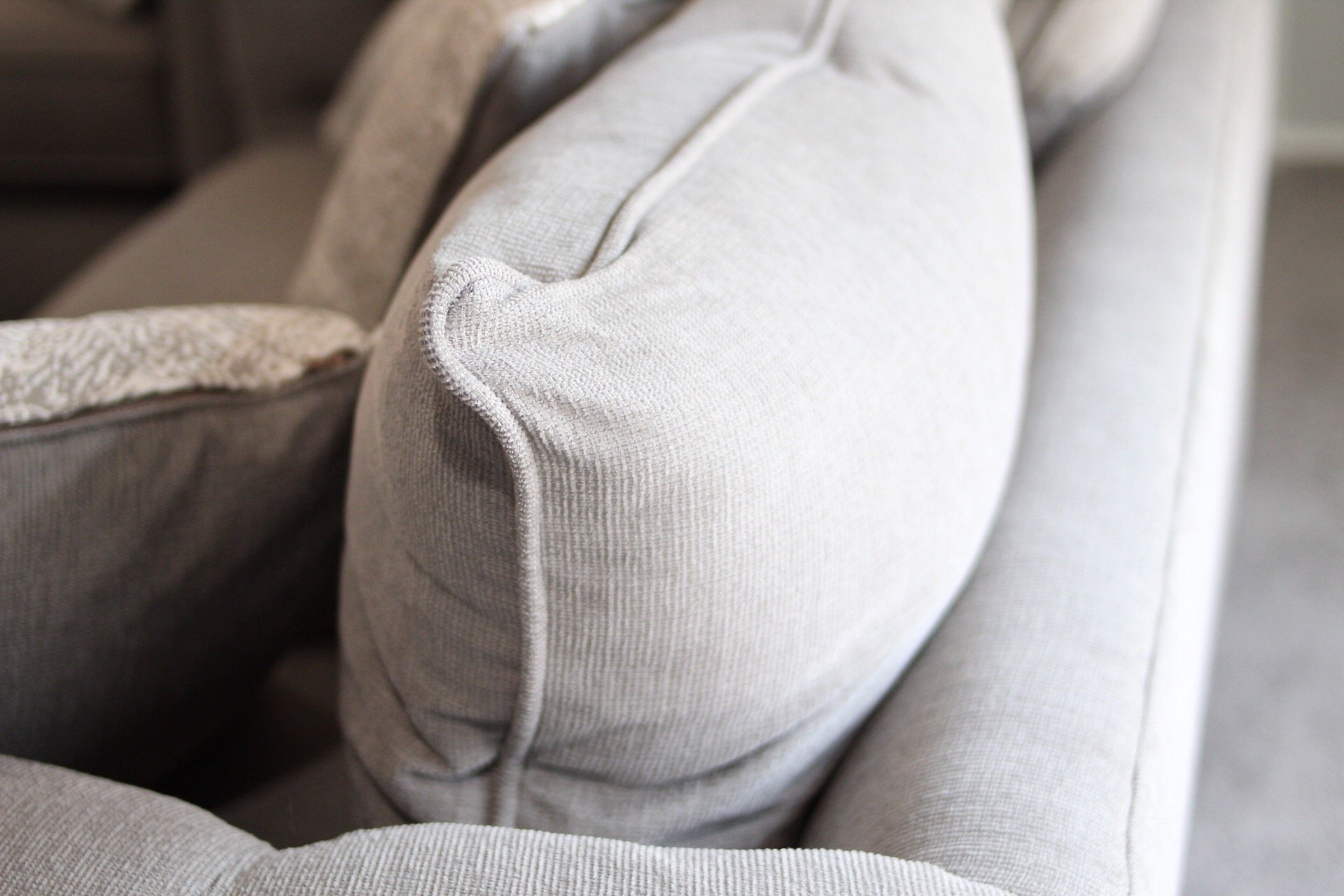 Living Room Furniture Refresh - SlayAtHomeMother.com 
